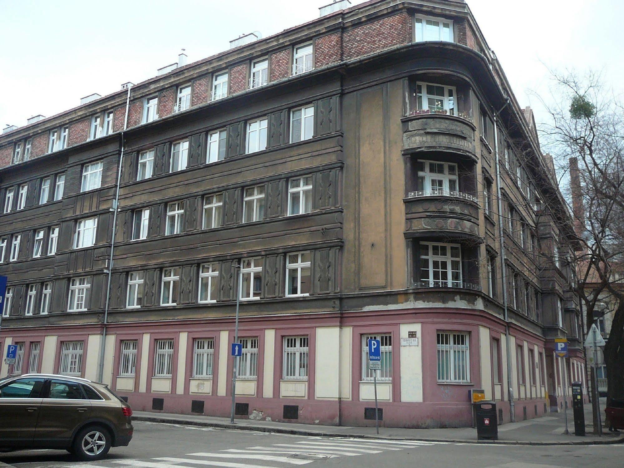 Lion Apartments Medena, Big Size, High Ceilings Bratislava Exterior photo